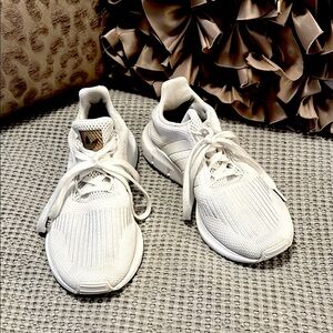 Adidas Woman’s Swift Run Shoes White Sneakers Sz 7.5